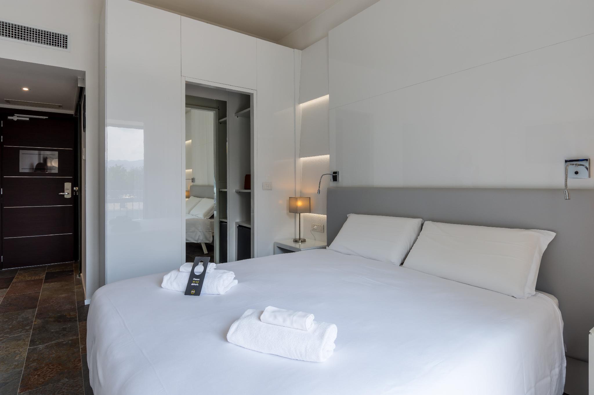 บีแอนด์บี โฮเต็ล มิโร ซาโวนา Hotel ภายนอก รูปภาพ