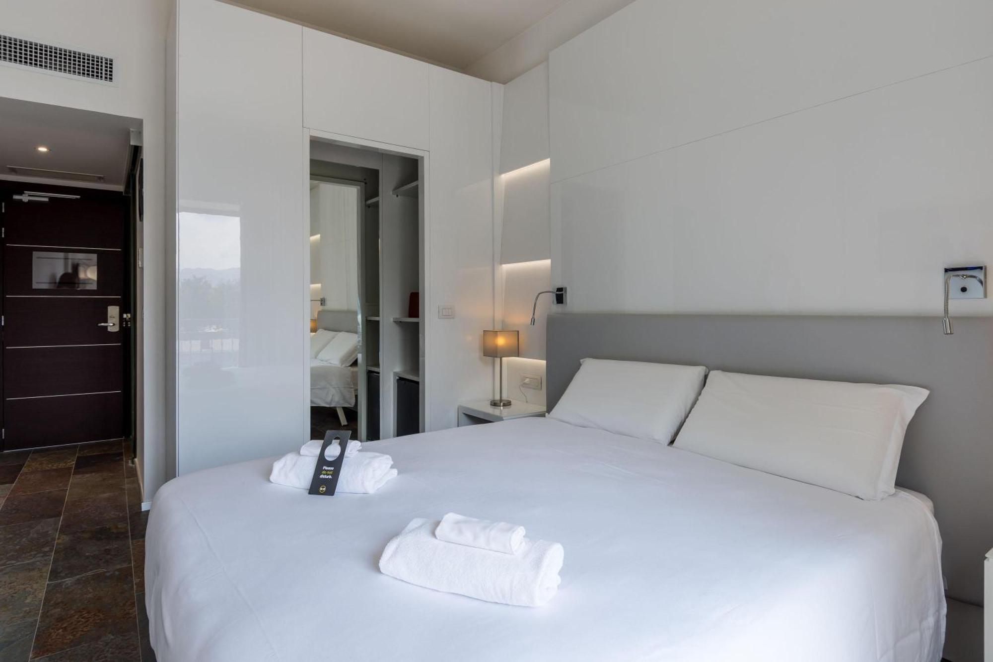 บีแอนด์บี โฮเต็ล มิโร ซาโวนา Hotel ภายนอก รูปภาพ