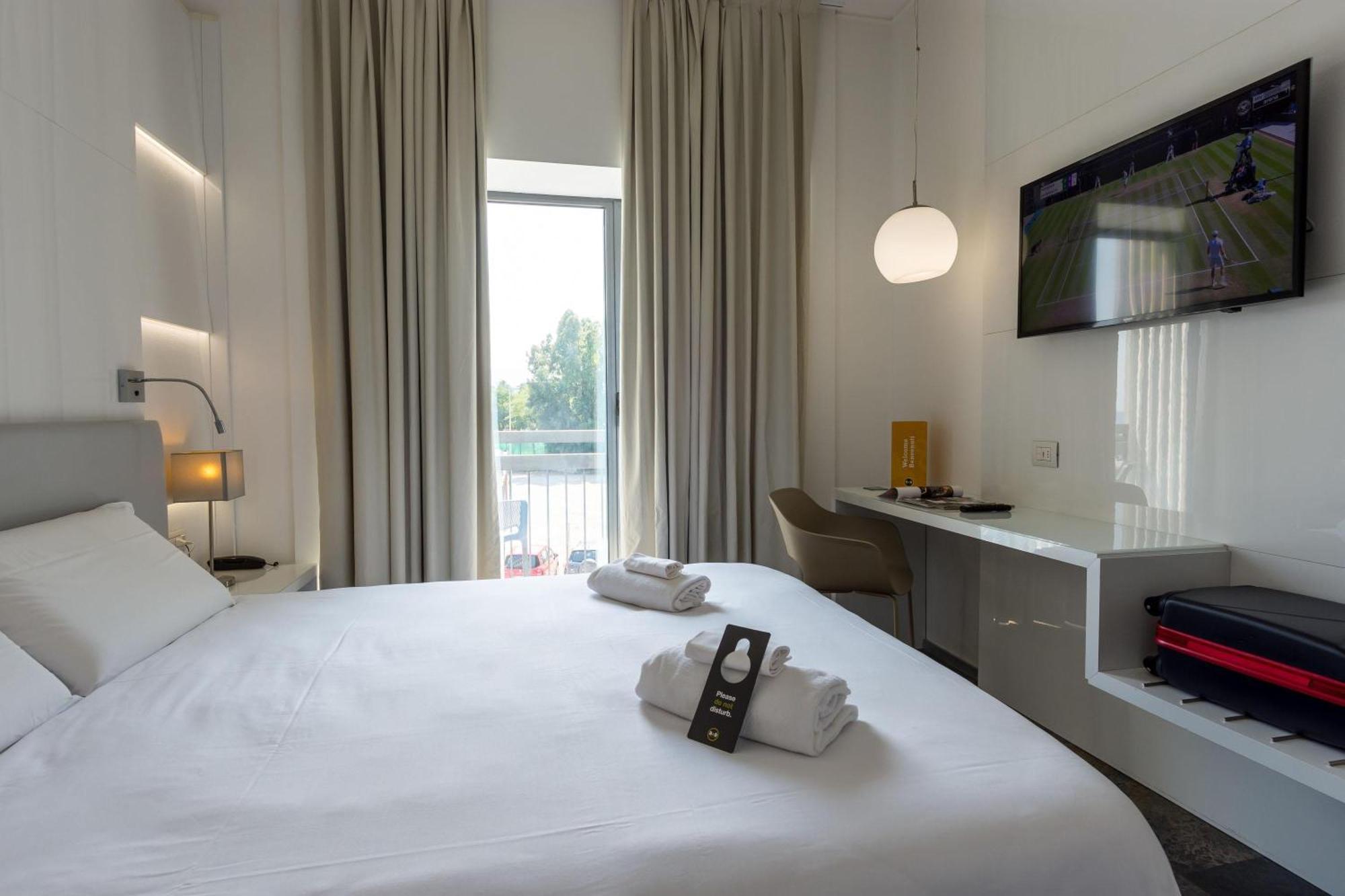บีแอนด์บี โฮเต็ล มิโร ซาโวนา Hotel ภายนอก รูปภาพ
