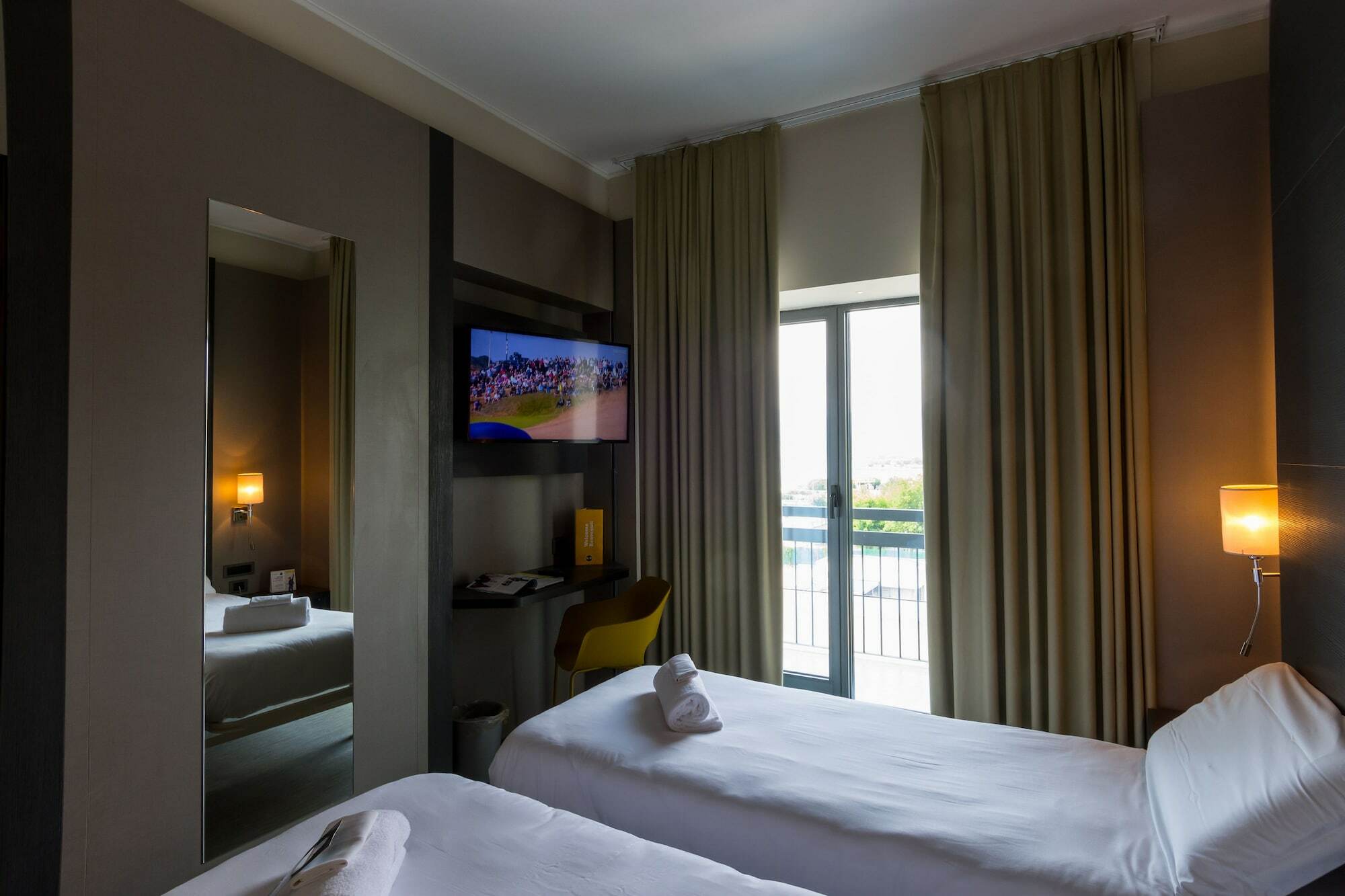 บีแอนด์บี โฮเต็ล มิโร ซาโวนา Hotel ภายนอก รูปภาพ